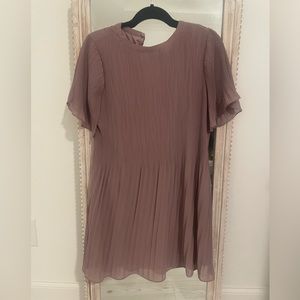 Adorable flowy sleeve mauve dress size L